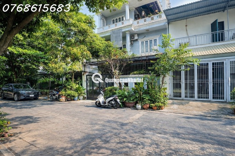 Bán biệt thự ven sông kề Gigamall Phạm Văn Đồng, Thủ Đức: 129m2, 3 tầng, 6PN, 16.5 tỷ - Sổ hồng, giá tốt, ở ngay!